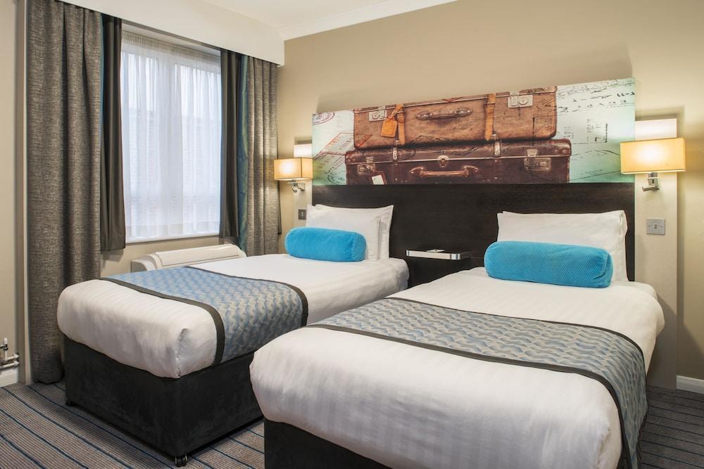 Mercure London Heathrow Airport 4*