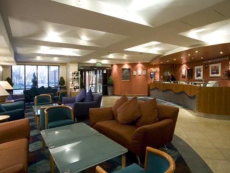 Отель Mercure London Heathrow Airport 4*